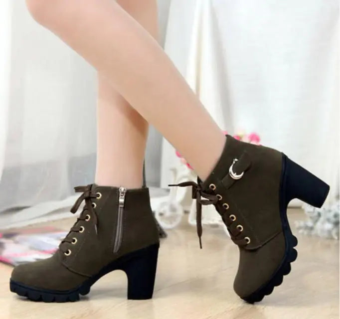 Women's Vintage Winter-Ready Lace-Up Ankle Boots With Stud Detailing